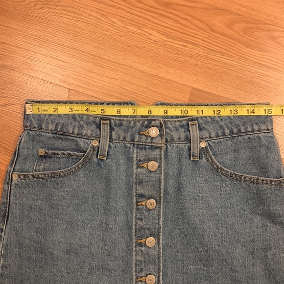 Levi’s Like New EUC Button Front Denim Mini Skirt - Picture 11 of 15